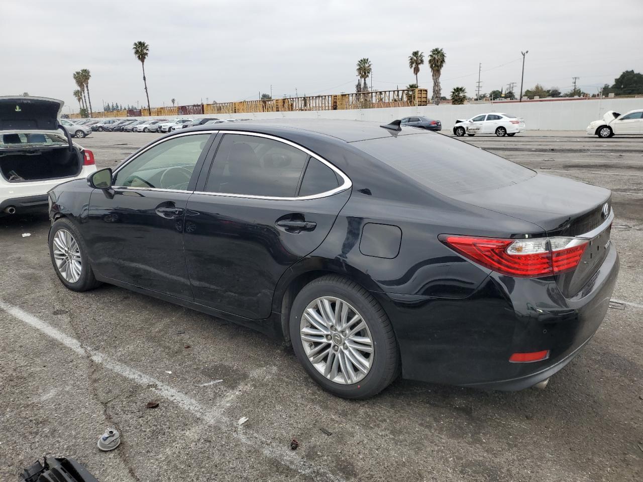 2013 Lexus ES - Image 2