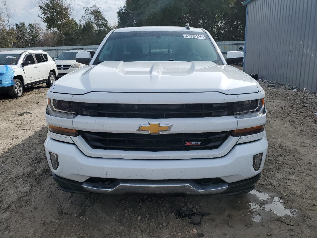 2016 Chevrolet Silverado - Image 5