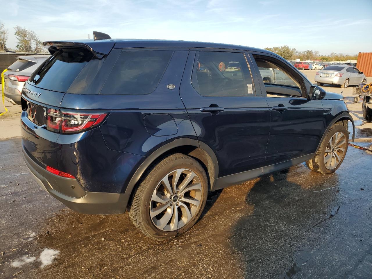 2020 Land Rover Discovery - Image 3