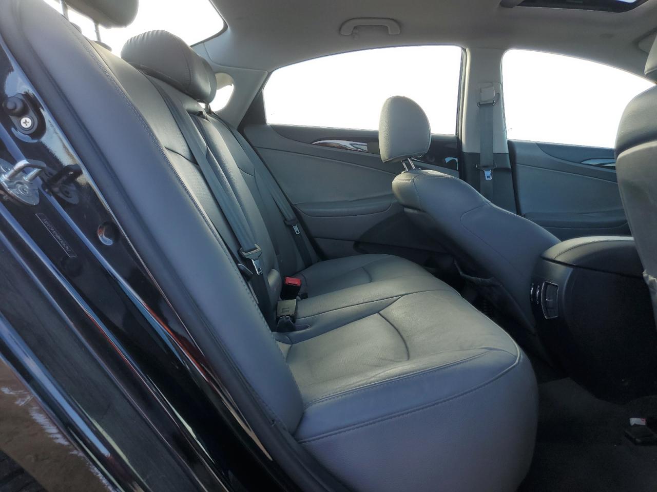 2011 Hyundai Sonata - Image 10