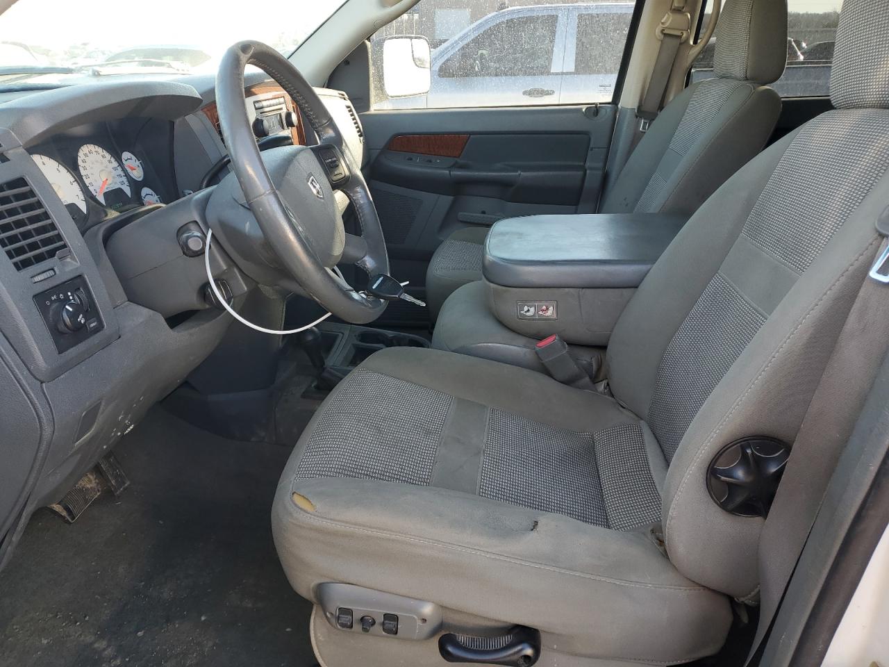 2006 Dodge RAM - Image 7