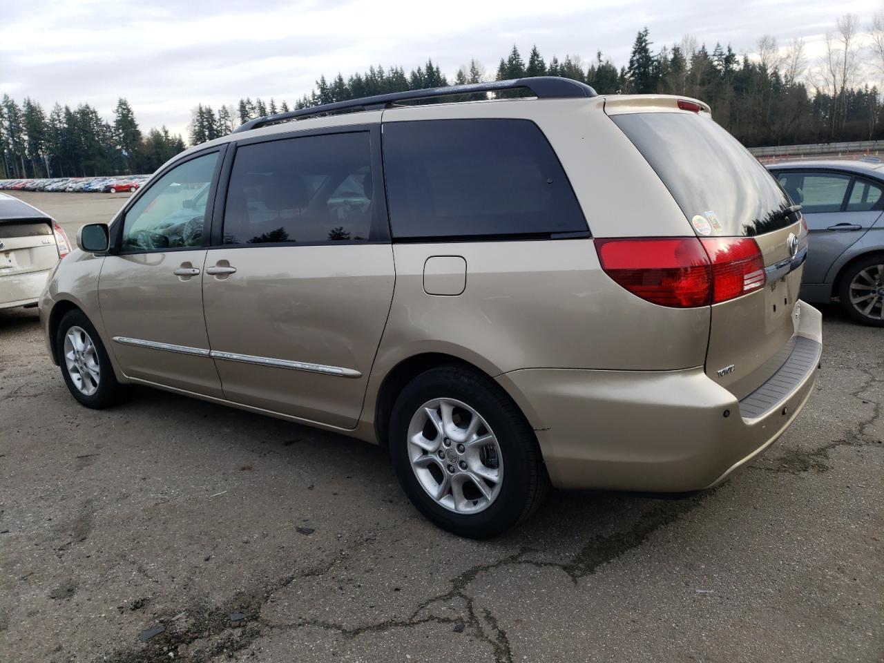 2004 Toyota Sienna - Image 2