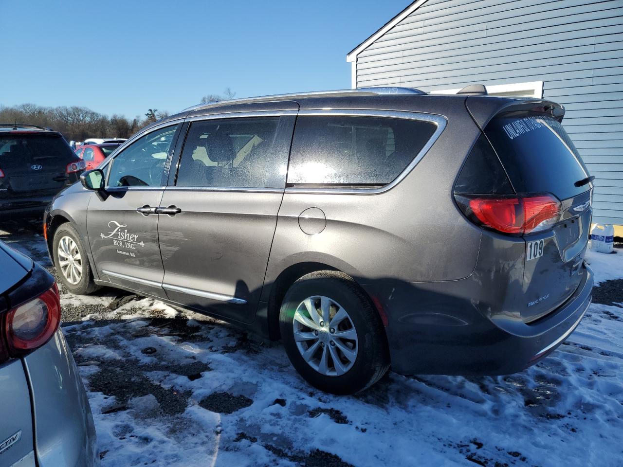 2019 Chrysler Pacifica - Image 2