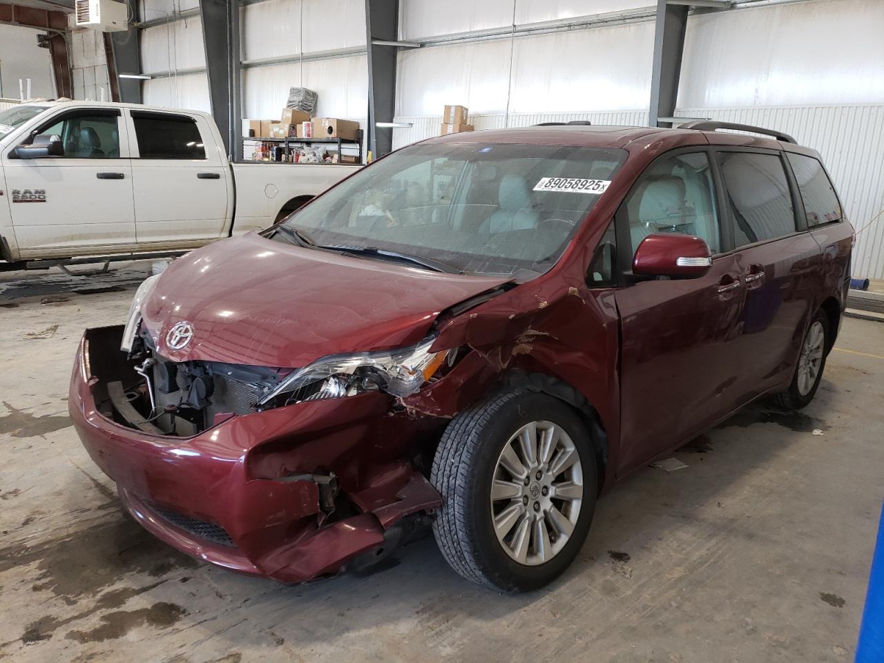 2013 Toyota Sienna - Image 1