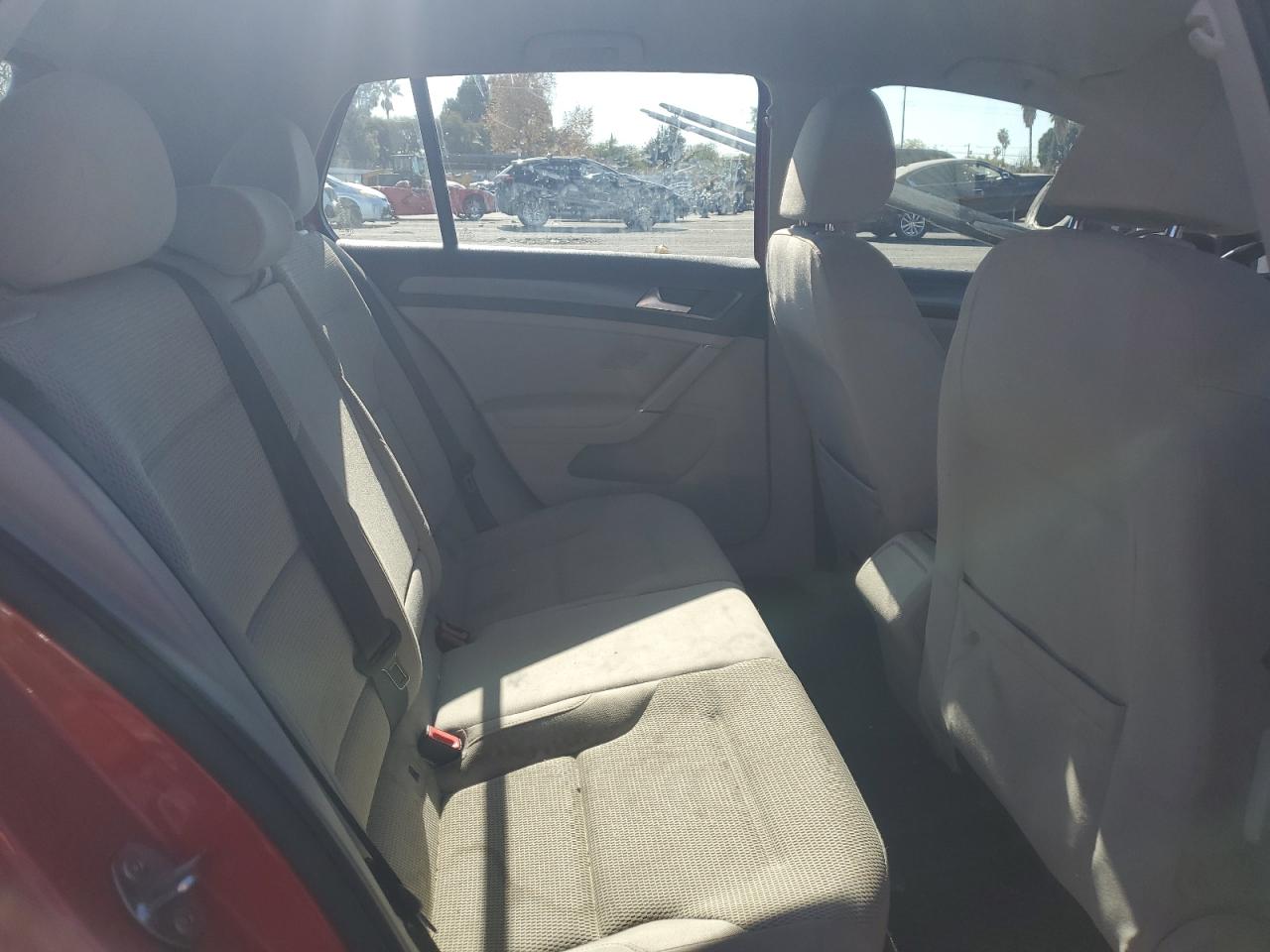 2018 Volkswagen Golf - Image 10