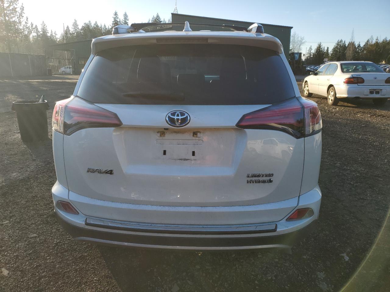 2017 Toyota RAV 4 - Image 6