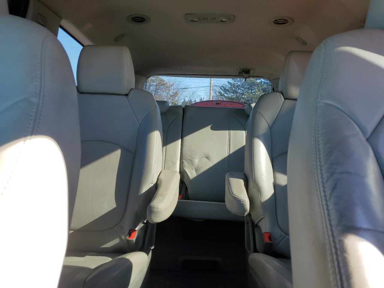 2011 Chevrolet Traverse - Image 10