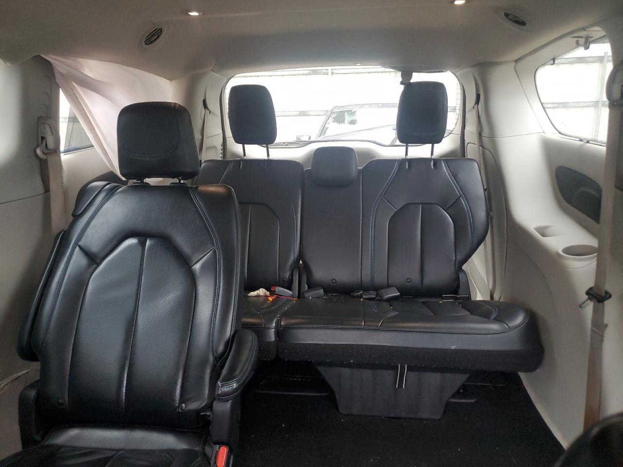 2021 Chrysler Pacifica - Image 10