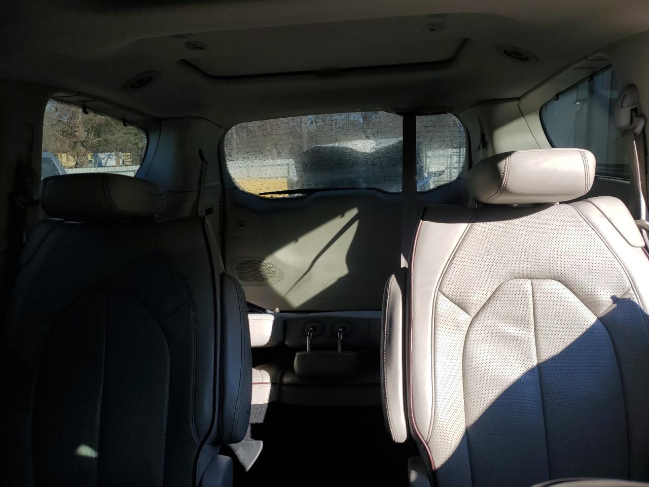 2018 Chrysler Pacifica - Image 10