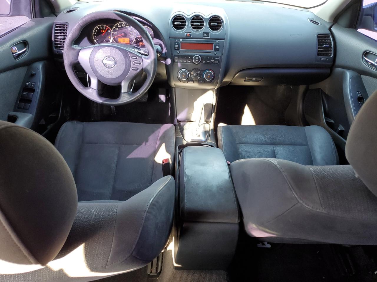 2010 Nissan Altima - Image 8