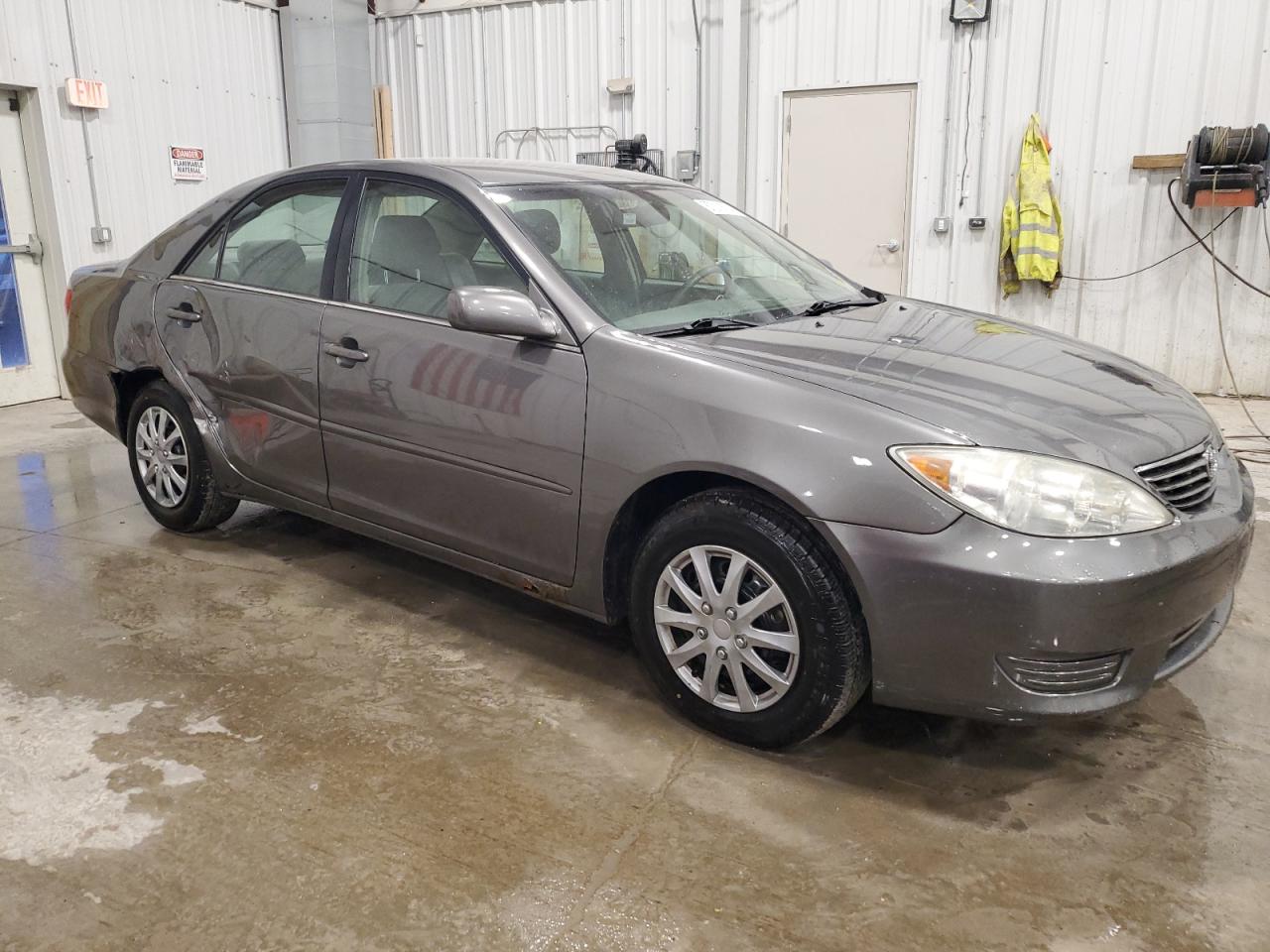2005 Toyota Camry - Image 4