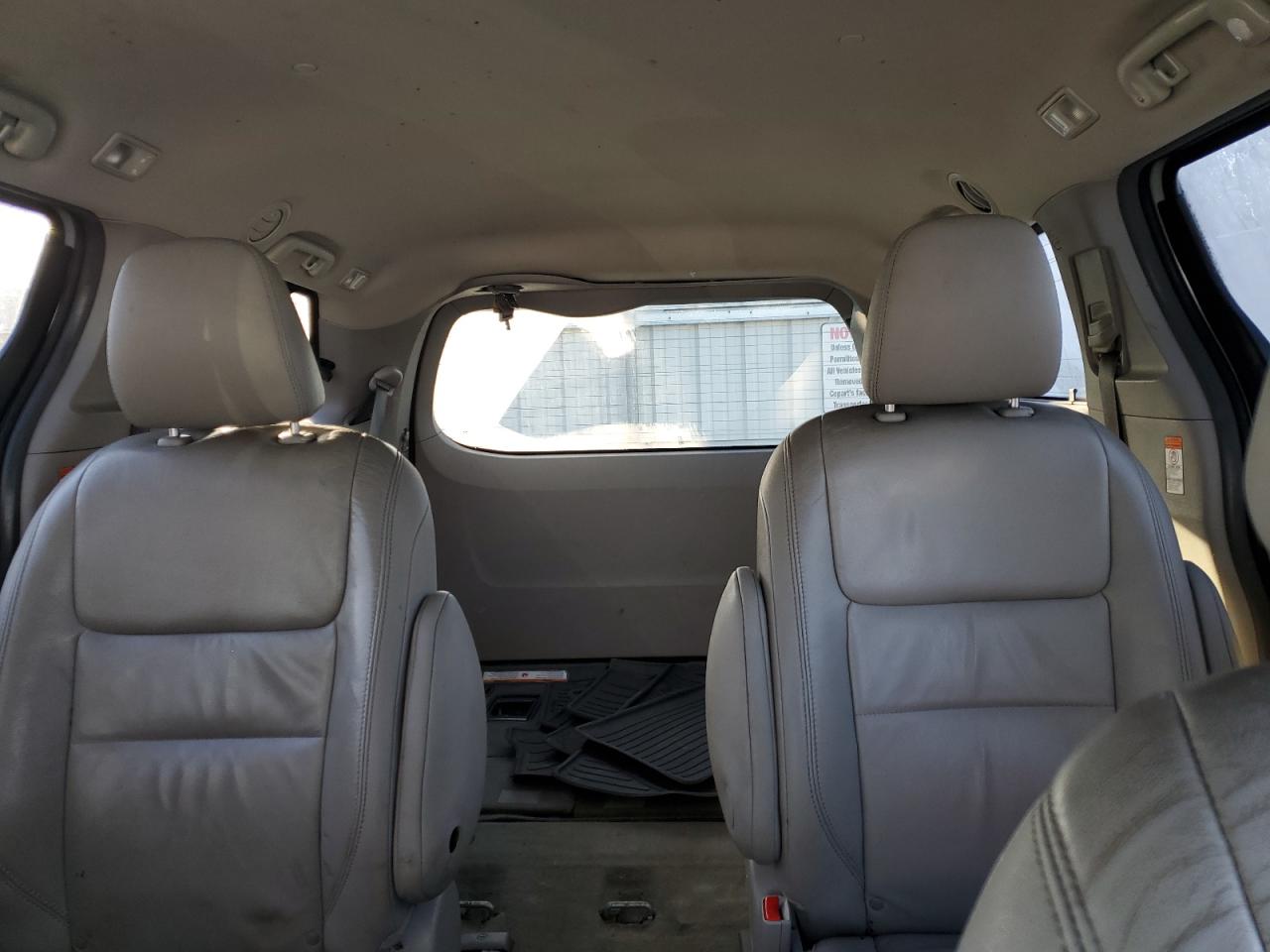 2015 Toyota Sienna - Image 10