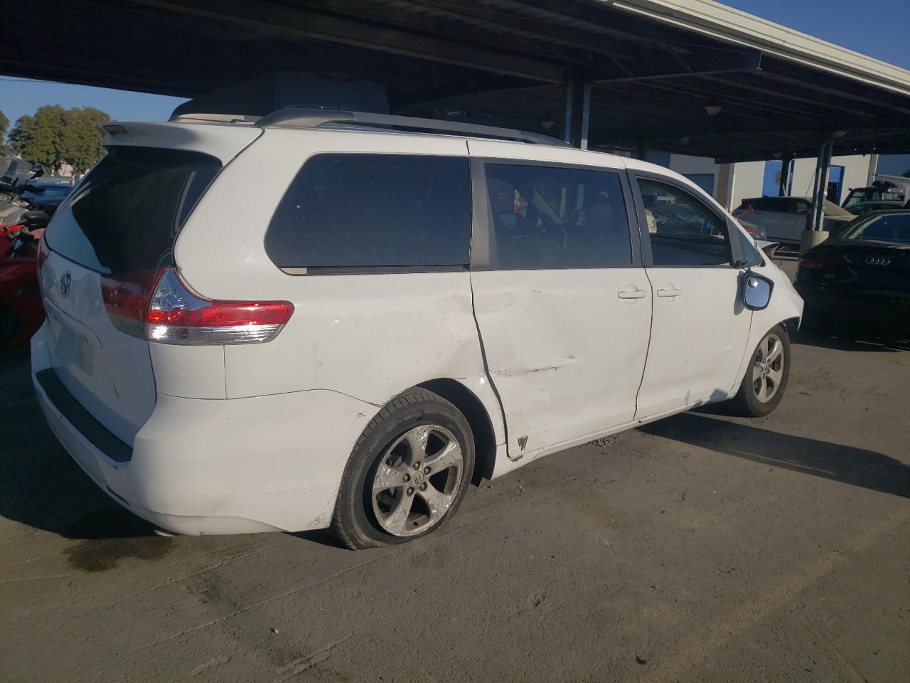 2011 Toyota Sienna - Image 3