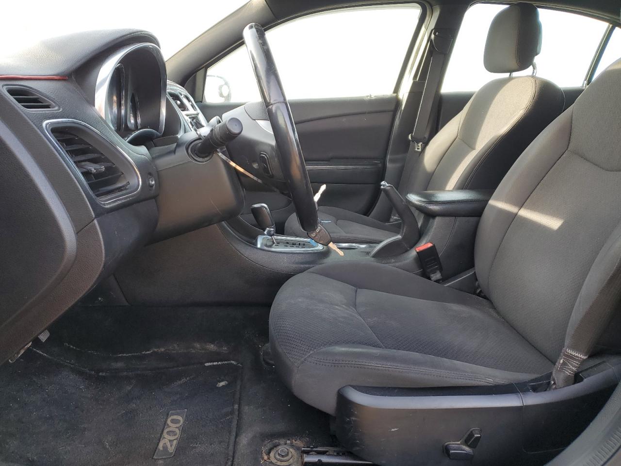 2013 Chrysler 200 - Image 7