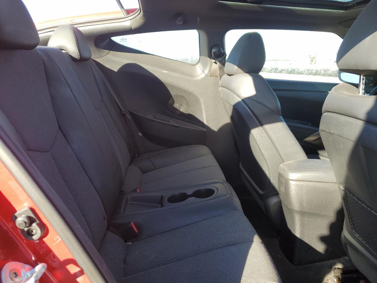 2016 Hyundai Veloster - Image 10
