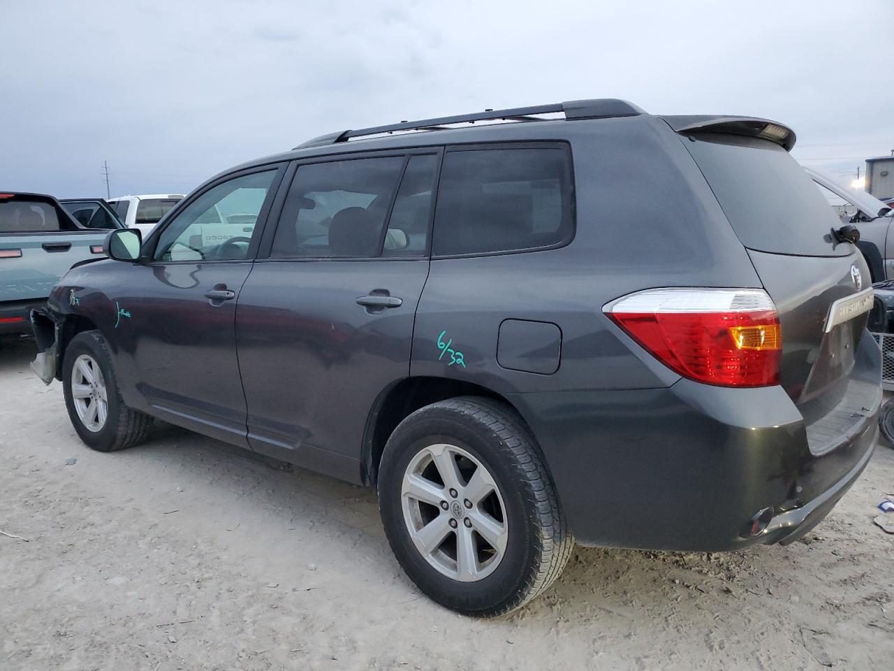 2010 Toyota Highlander - Image 2