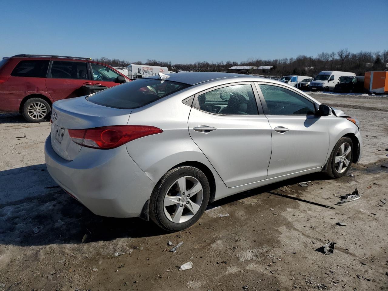 2013 Hyundai Elantra - Image 3
