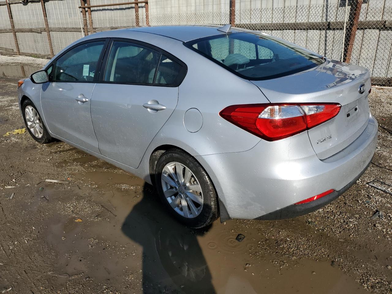 2016 Kia Forte - Image 2