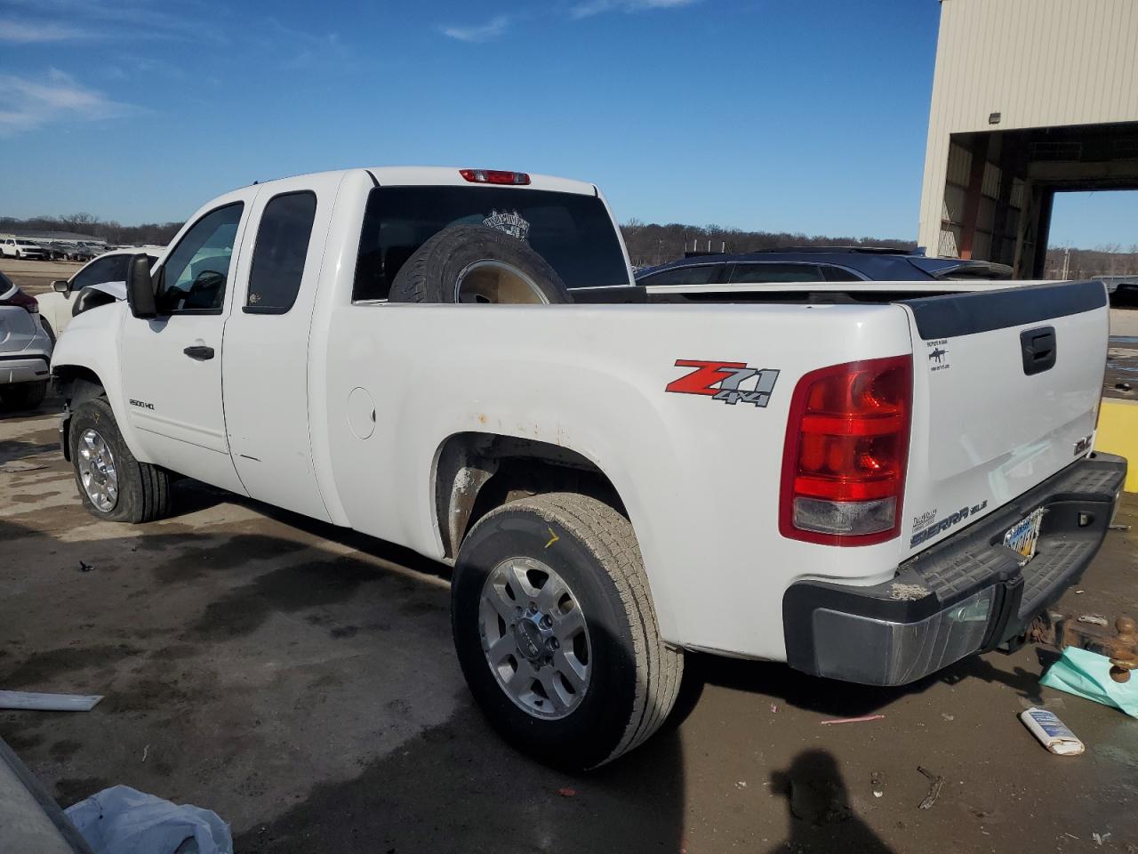 2013 GMC Sierra - Image 2