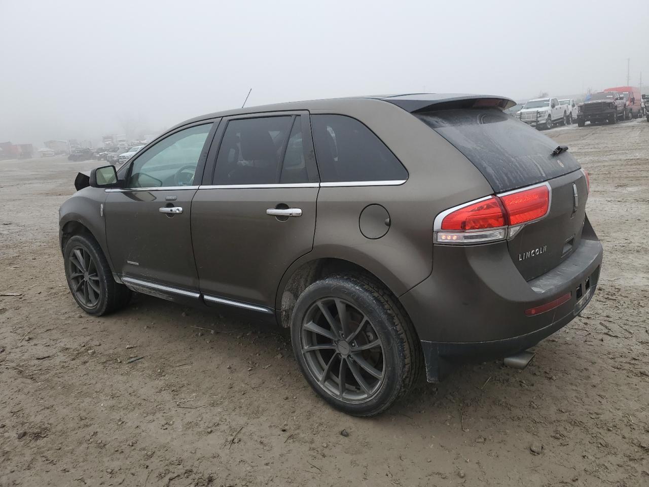 2011 Lincoln MKX - Image 2