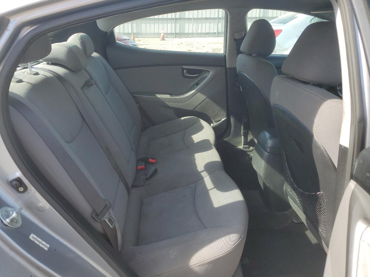 2015 Hyundai Elantra - Image 10
