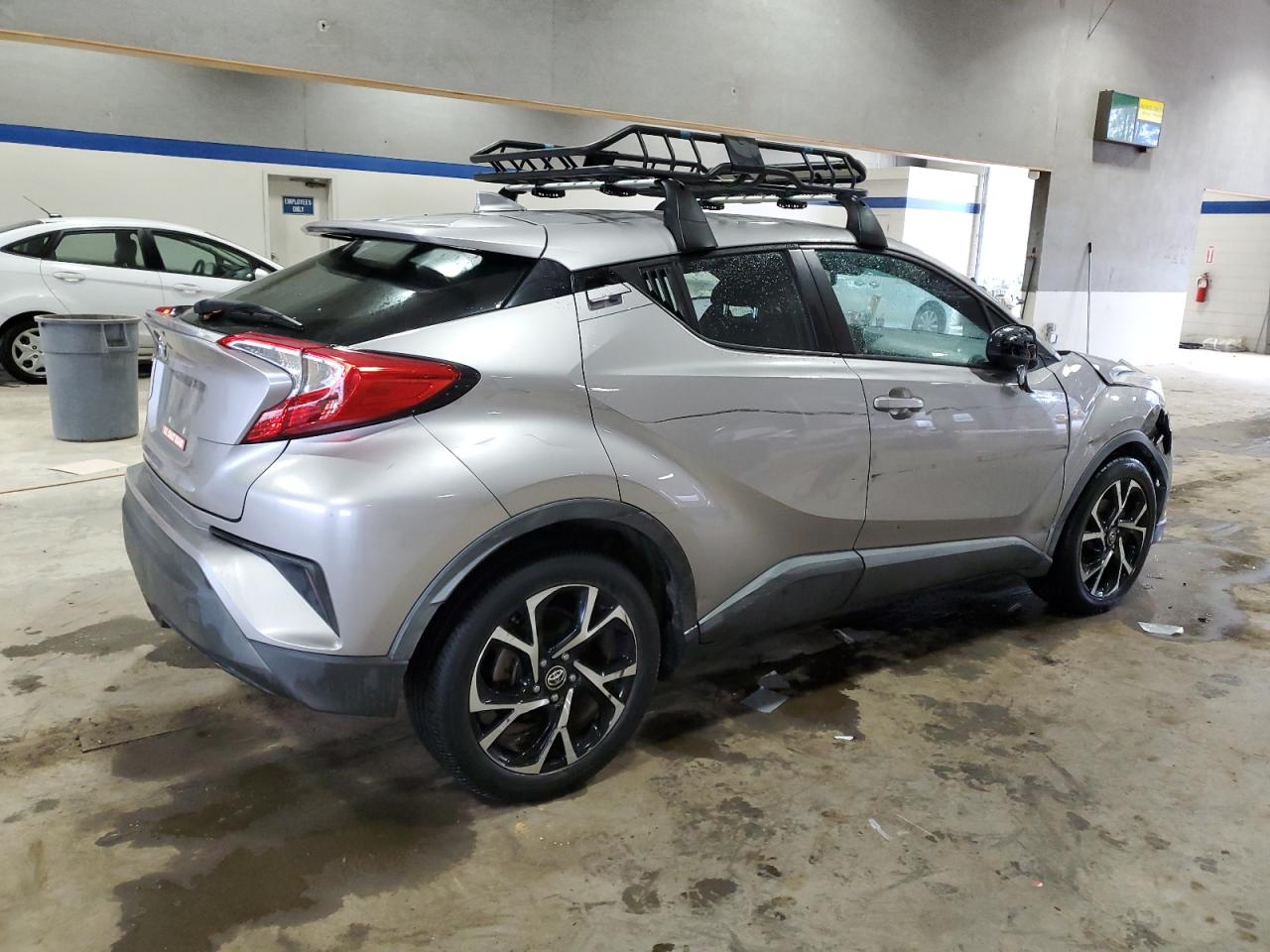 NMTKHMBX9JR046815 TOYOTA C-HR 2018
