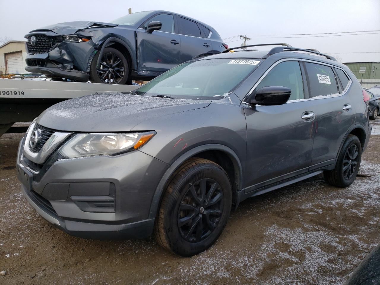 5N1AT2MV5HC825146 2017 NISSAN ROGUE - Image 1
