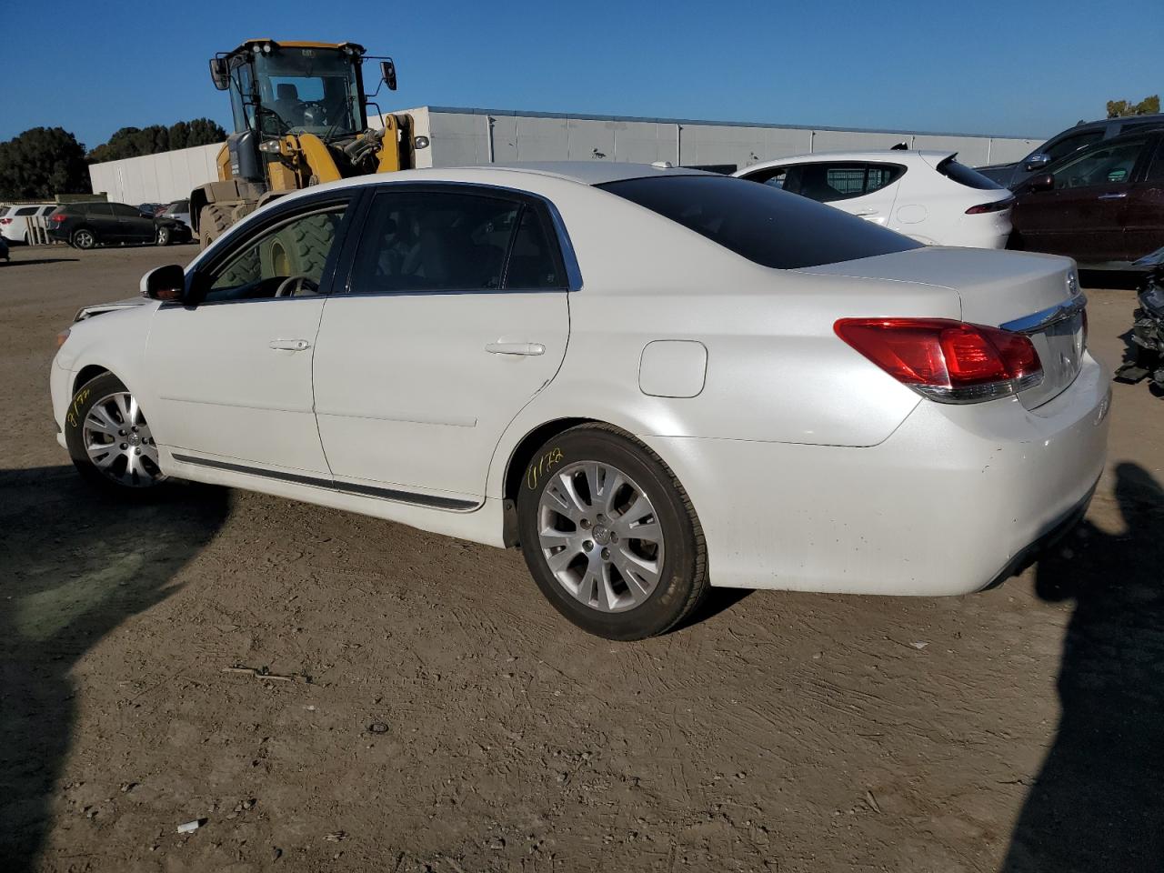 2012 Toyota Avalon - Image 2