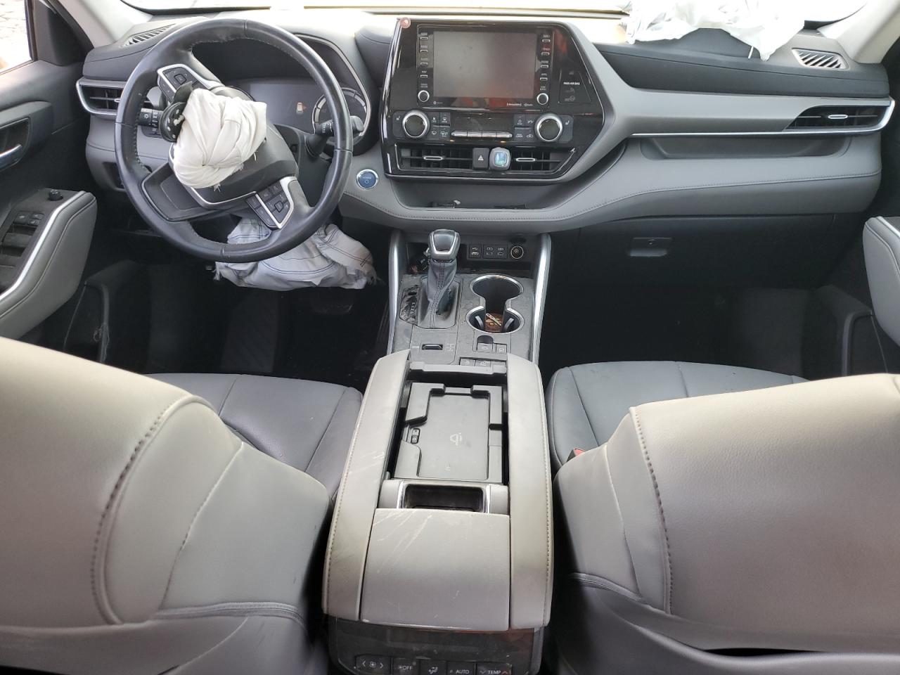 2022 Toyota Highlander - Image 8