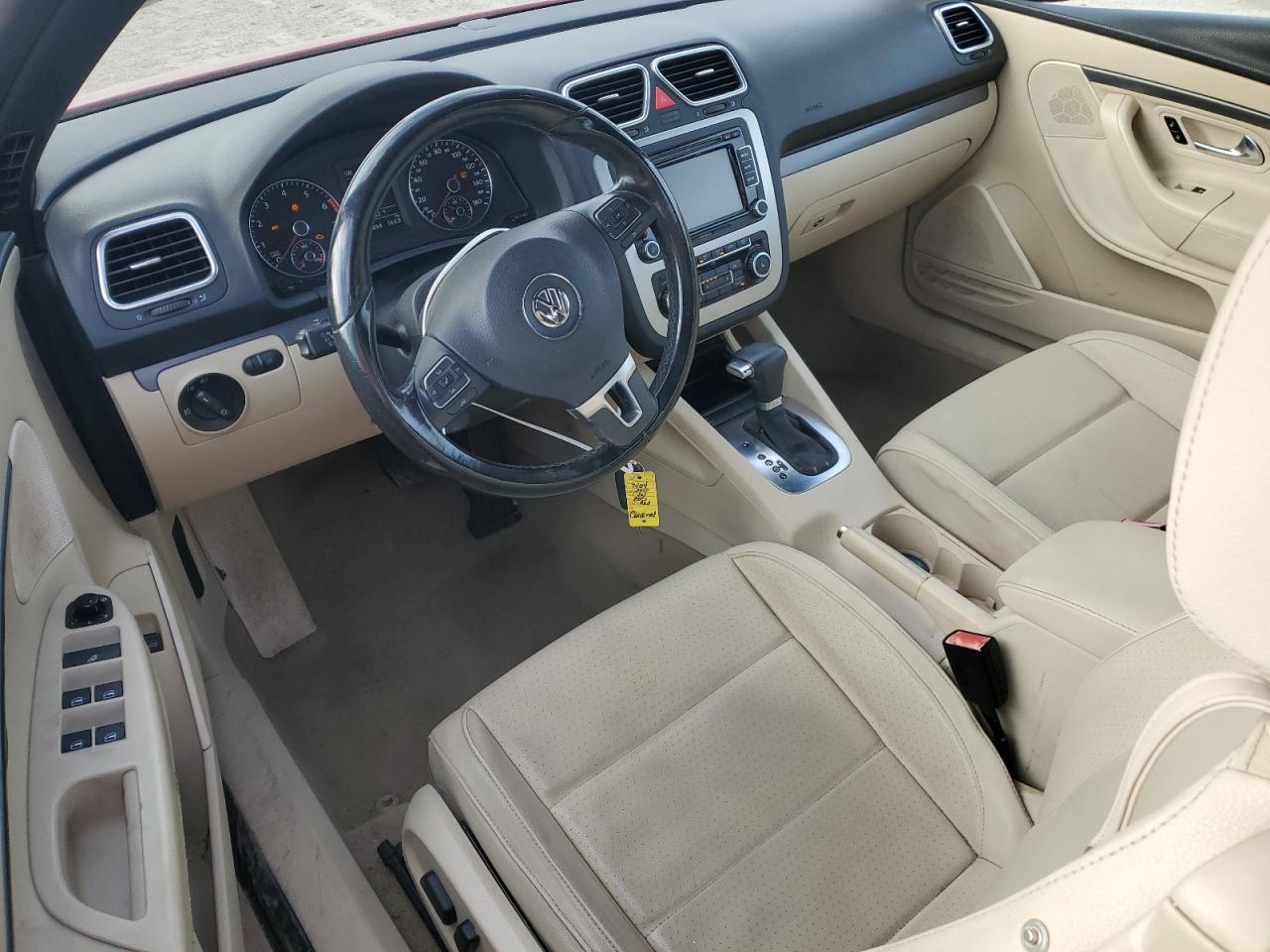 2010 Volkswagen Eos - Image 8
