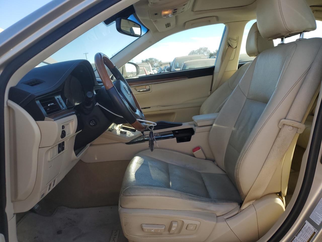 2014 Lexus ES - Image 7