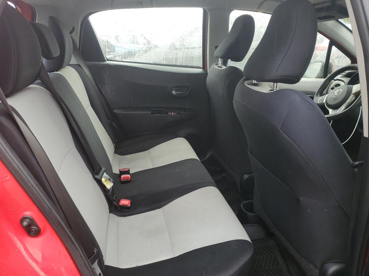 2013 Toyota Yaris - Image 10