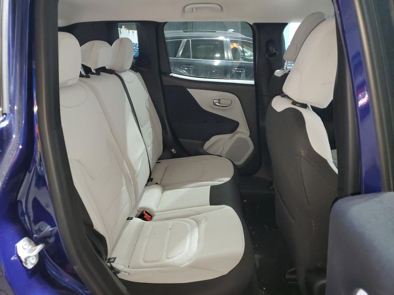 2019 Jeep Renegade - Image 11