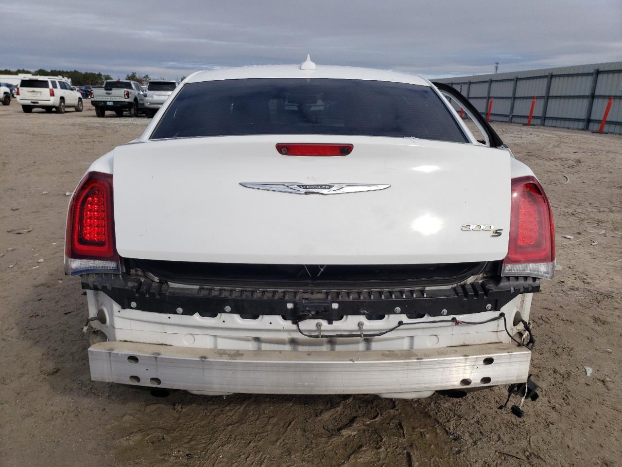 2019 Chrysler 300 - Image 6