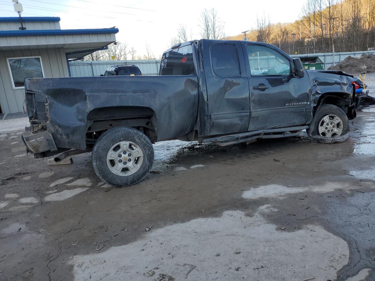 2009 Chevrolet Silverado - Image 3