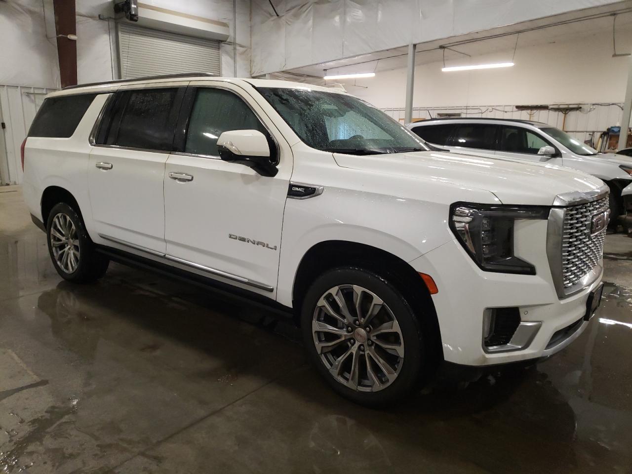 2021 GMC Yukon - Image 4
