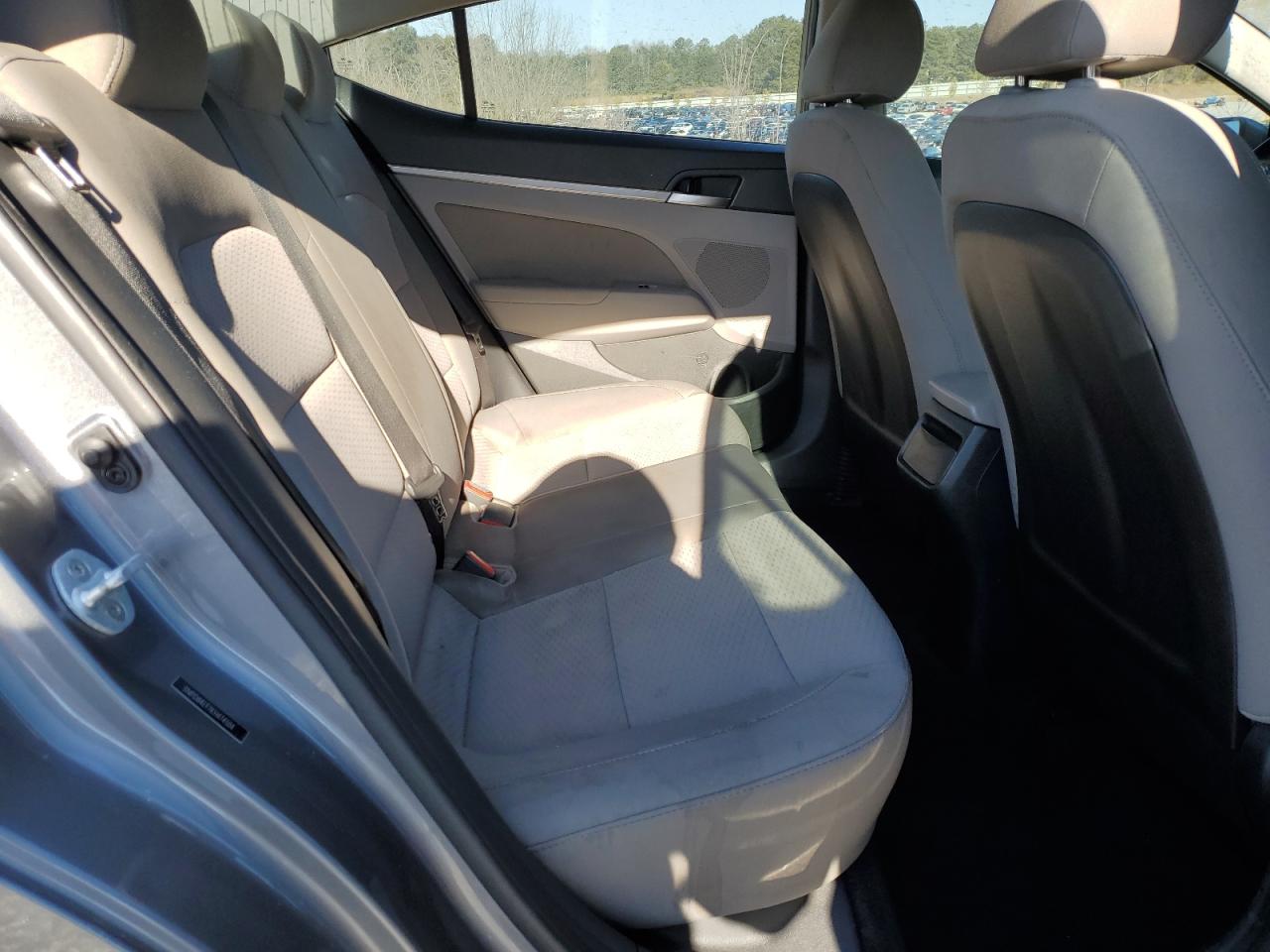 2019 Hyundai Elantra - Image 10