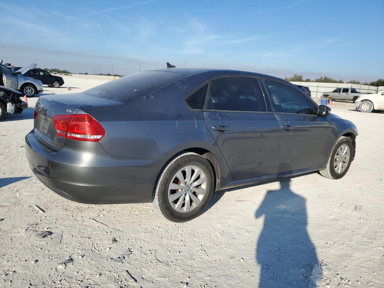 2014 Volkswagen Passat - Image 3