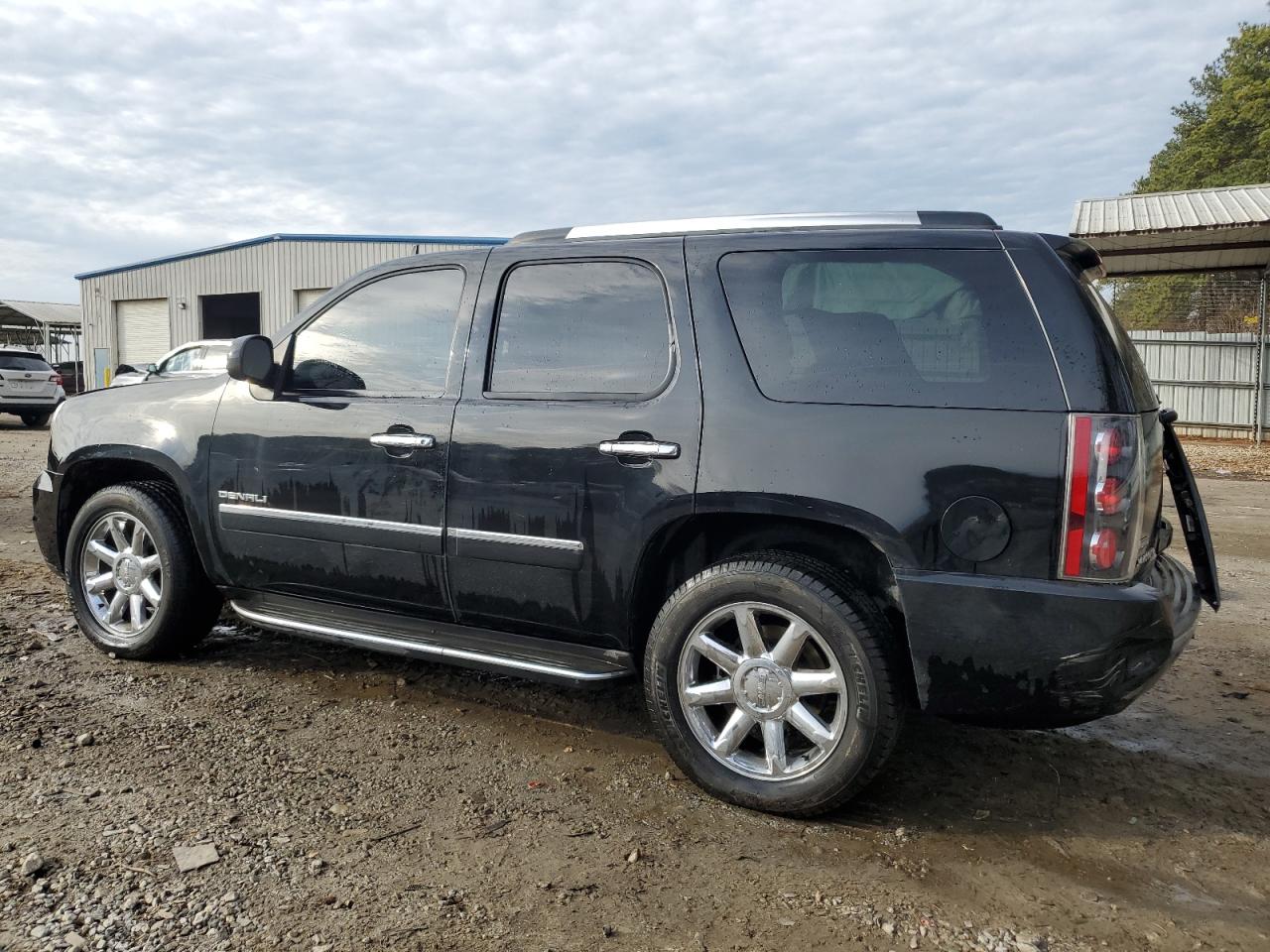 2012 GMC Yukon - Image 2