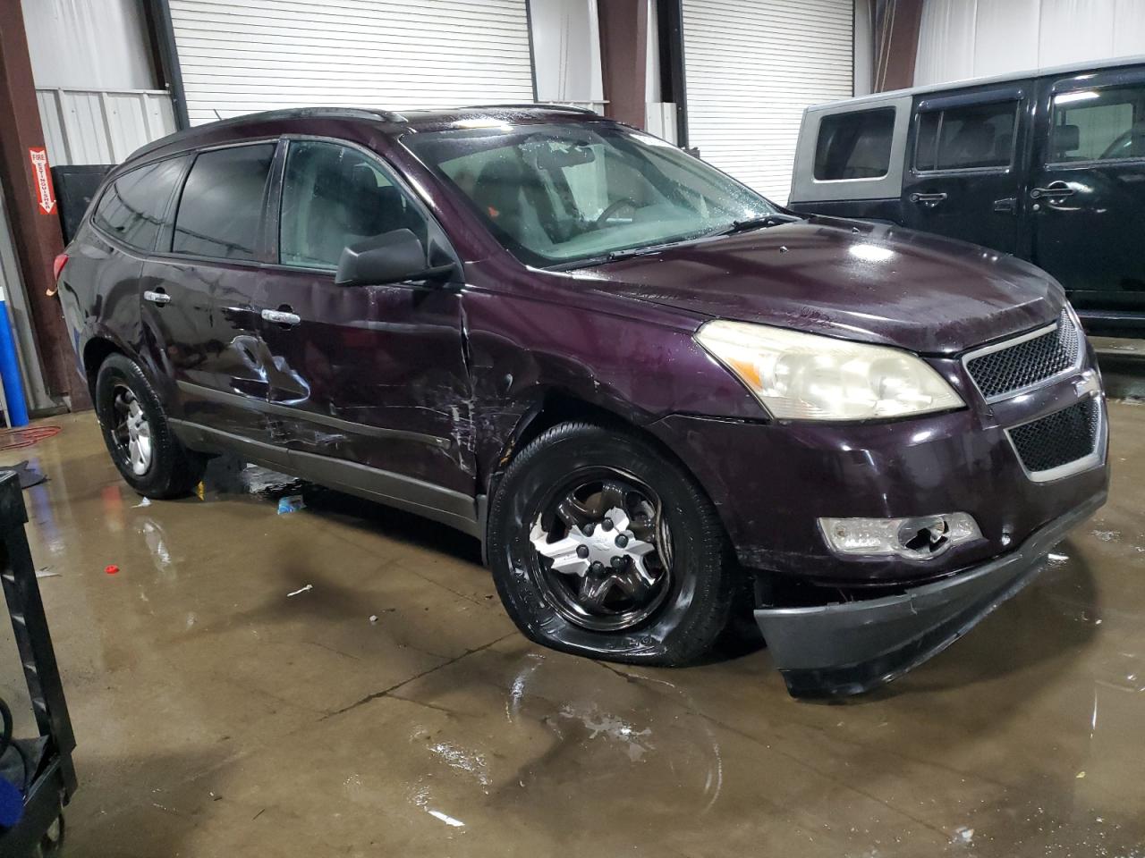 2010 Chevrolet Traverse - Image 4