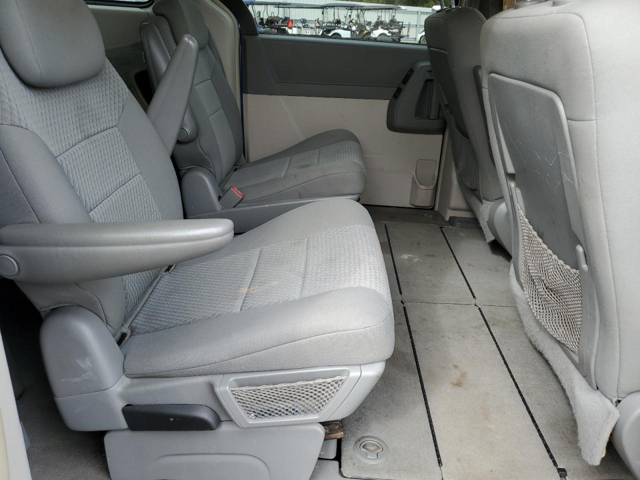 2010 Dodge Caravan - Image 11