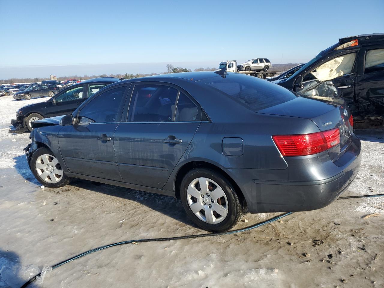 2009 Hyundai Sonata - Image 2
