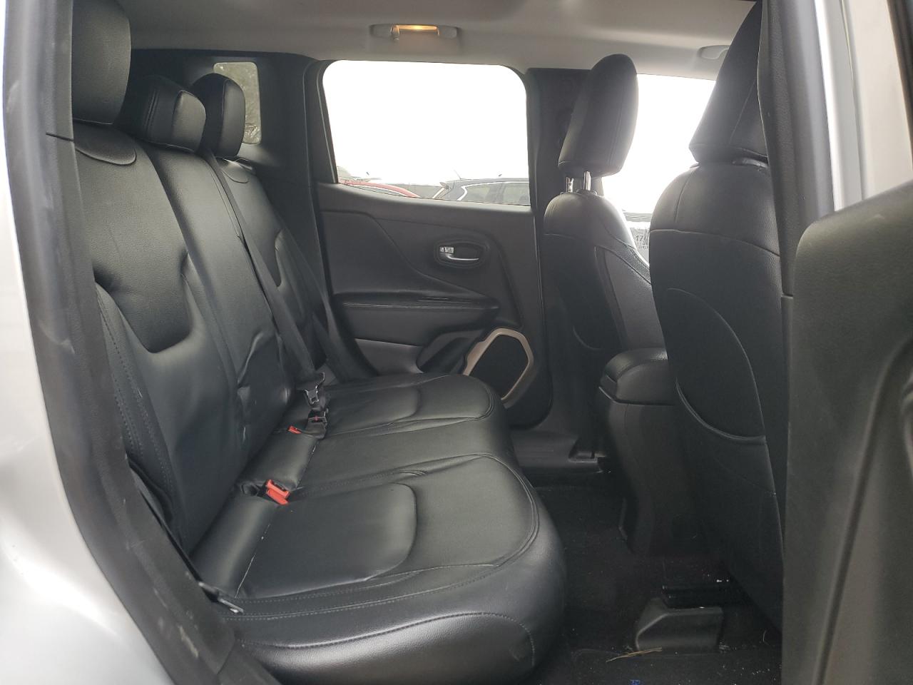 2017 Jeep Renegade - Image 11