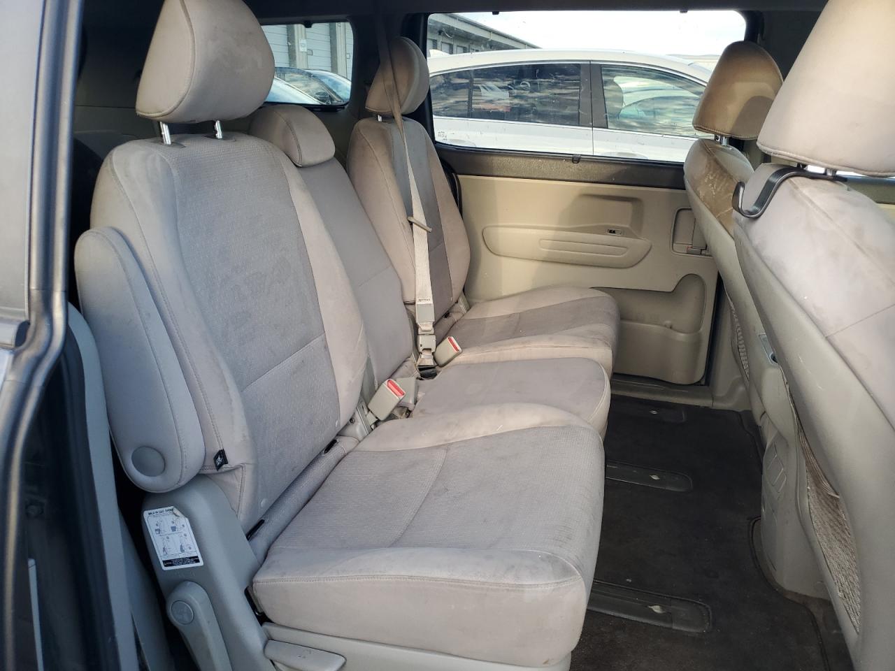 2016 Kia Sedona - Image 11