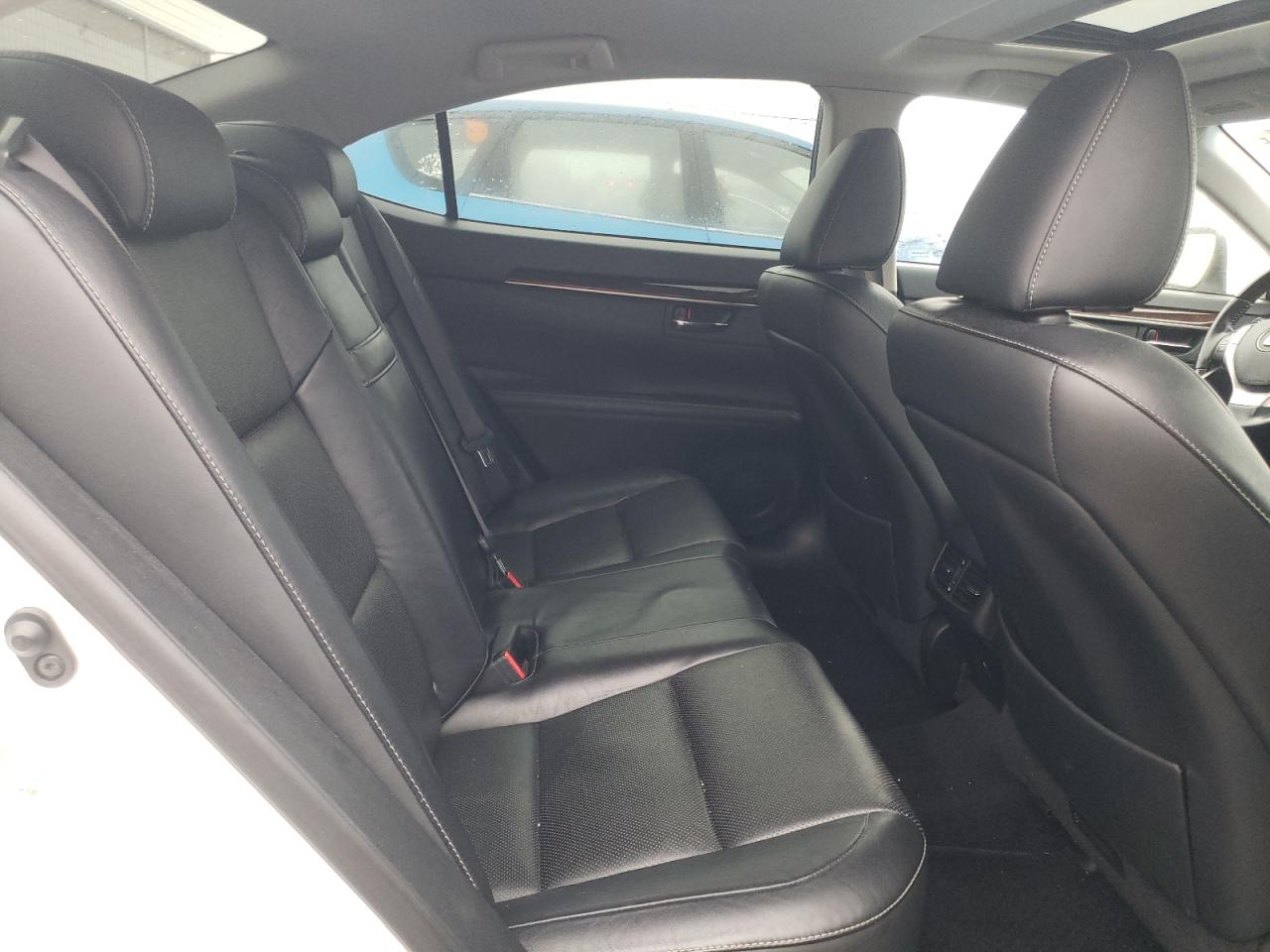 2014 Lexus ES - Image 10