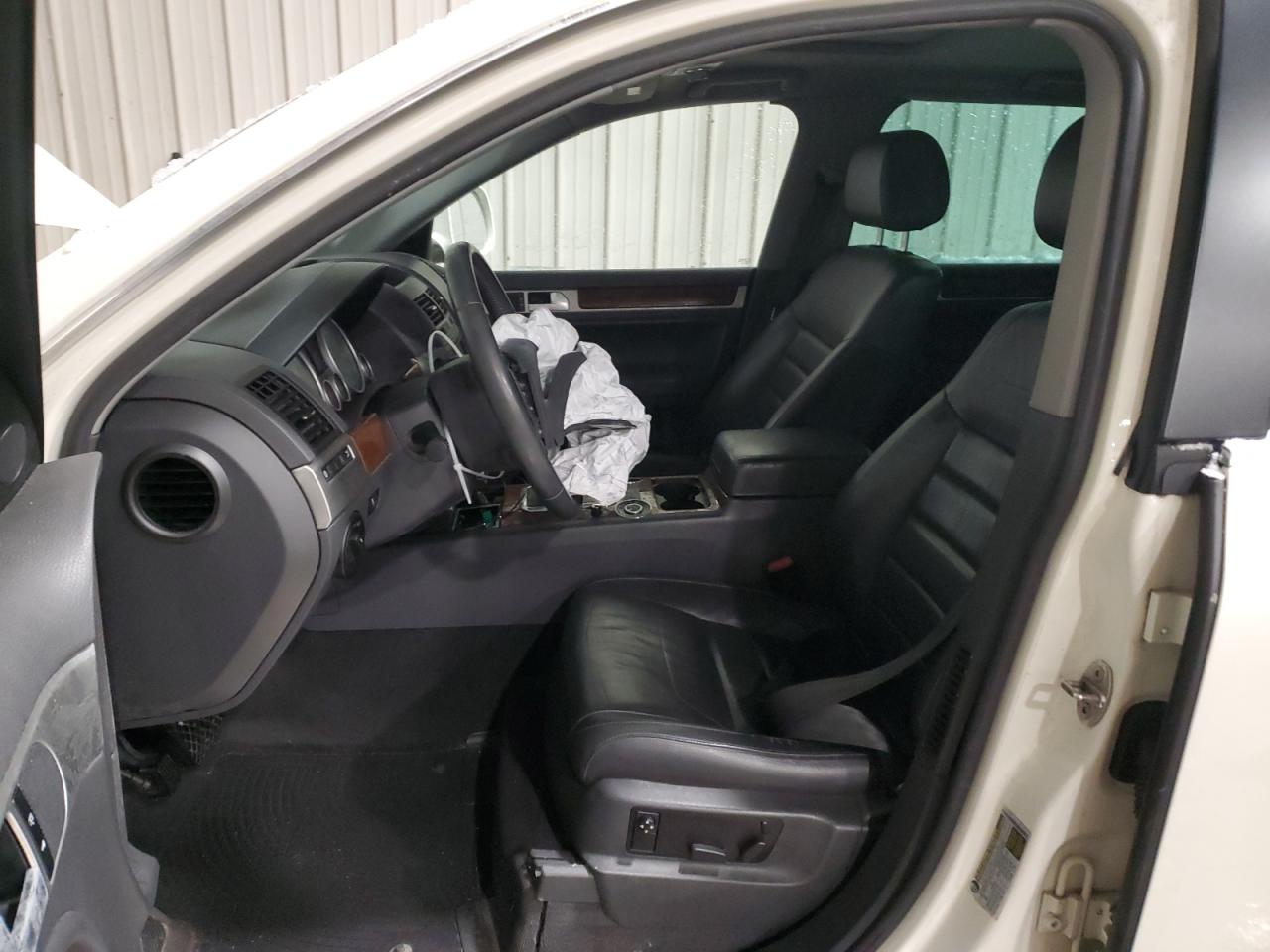 2009 Volkswagen Touareg - Image 7
