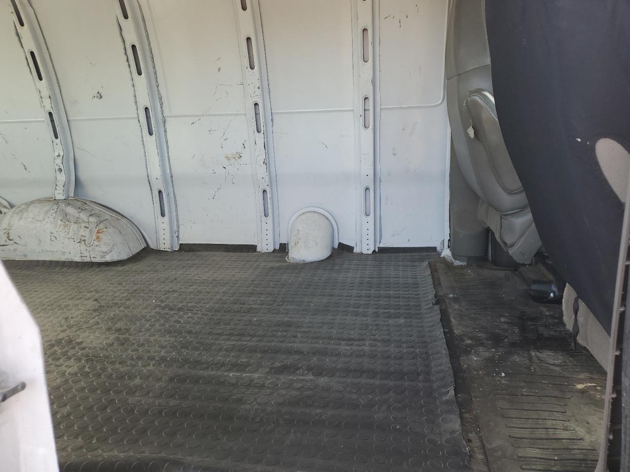 2007 Chevrolet Express - Image 11