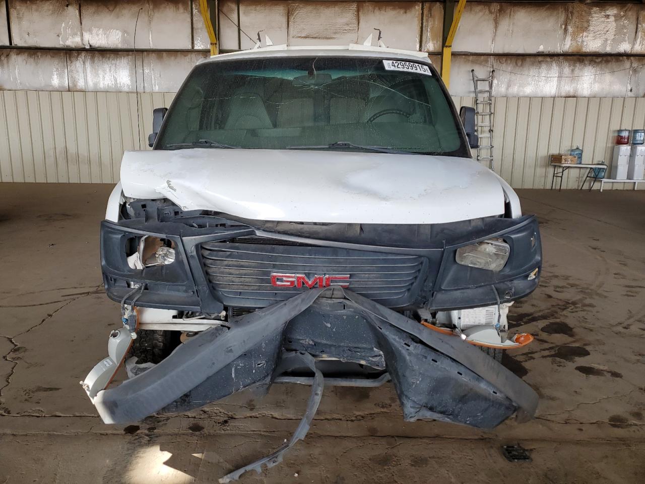 2004 GMC Savana - Image 5