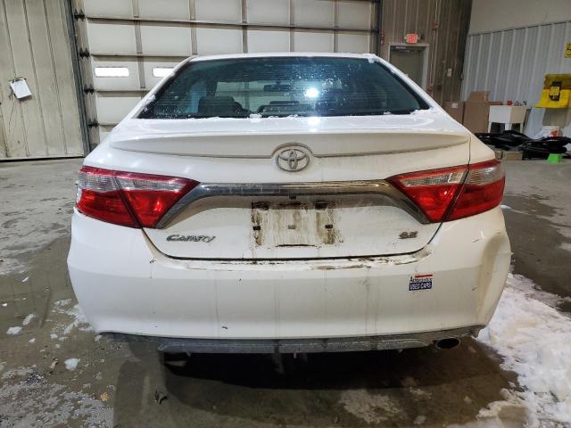 Sedans TOYOTA CAMRY 2016 Biały