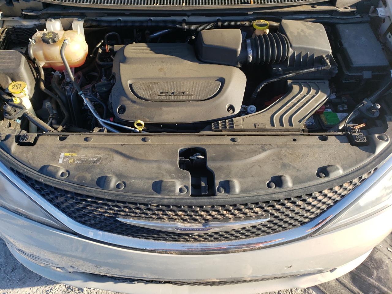 2020 Chrysler Pacifica - Image 13